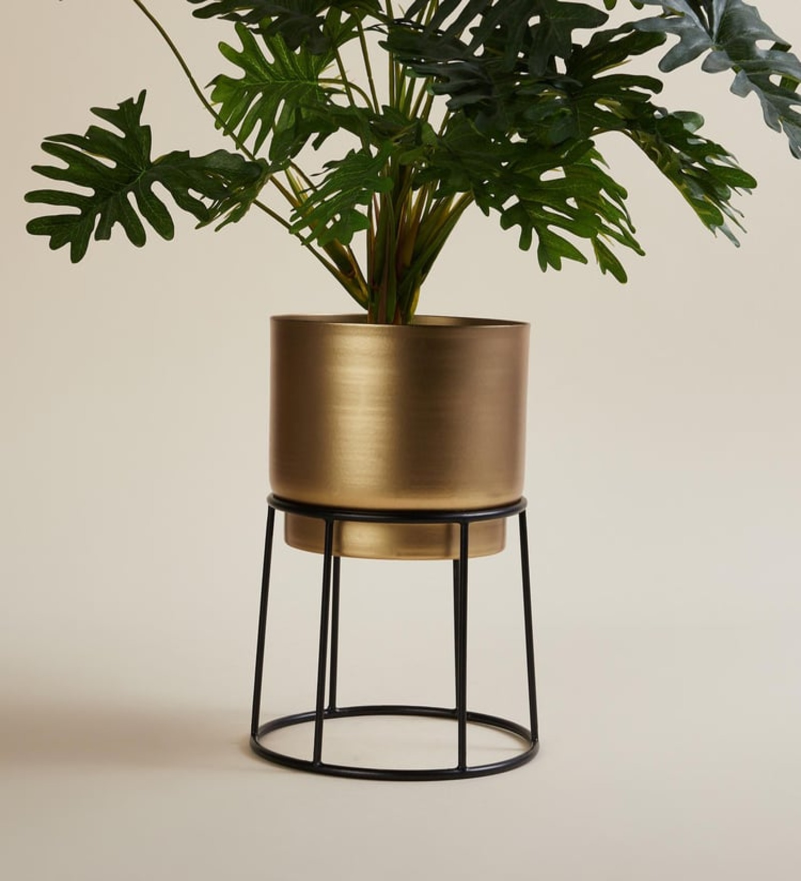 Metal Black & Gold Floor Planters Flower Pot With Stand Outdoor & Indoor, Farmhouse Decor for Garden, Patio, Porch & Balcony, Pots with Stand and Drainage, Front Door Decorative Planting Container, Modern Rustic Décor,Gold & Black