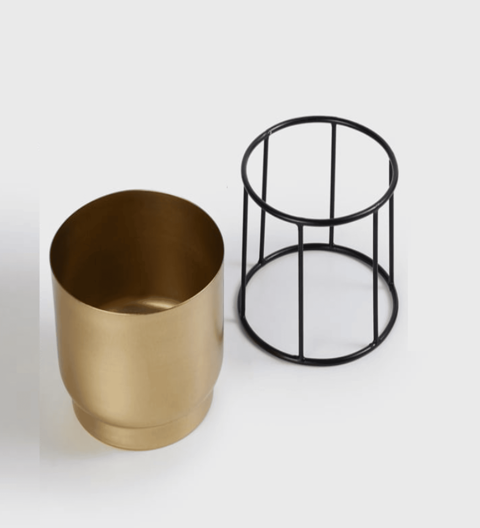 Metal Black & Gold Floor Planters Flower Pot With Stand Outdoor & Indoor, Farmhouse Decor for Garden, Patio, Porch & Balcony, Pots with Stand and Drainage, Front Door Decorative Planting Container, Modern Rustic Décor,Gold & Black