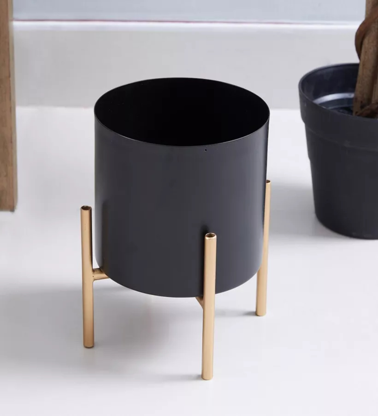 Standing Floor Planters with Metal Stand , Plant Pot Container, Black pot and Gold stand Tree Planter Flower Pots and Stands