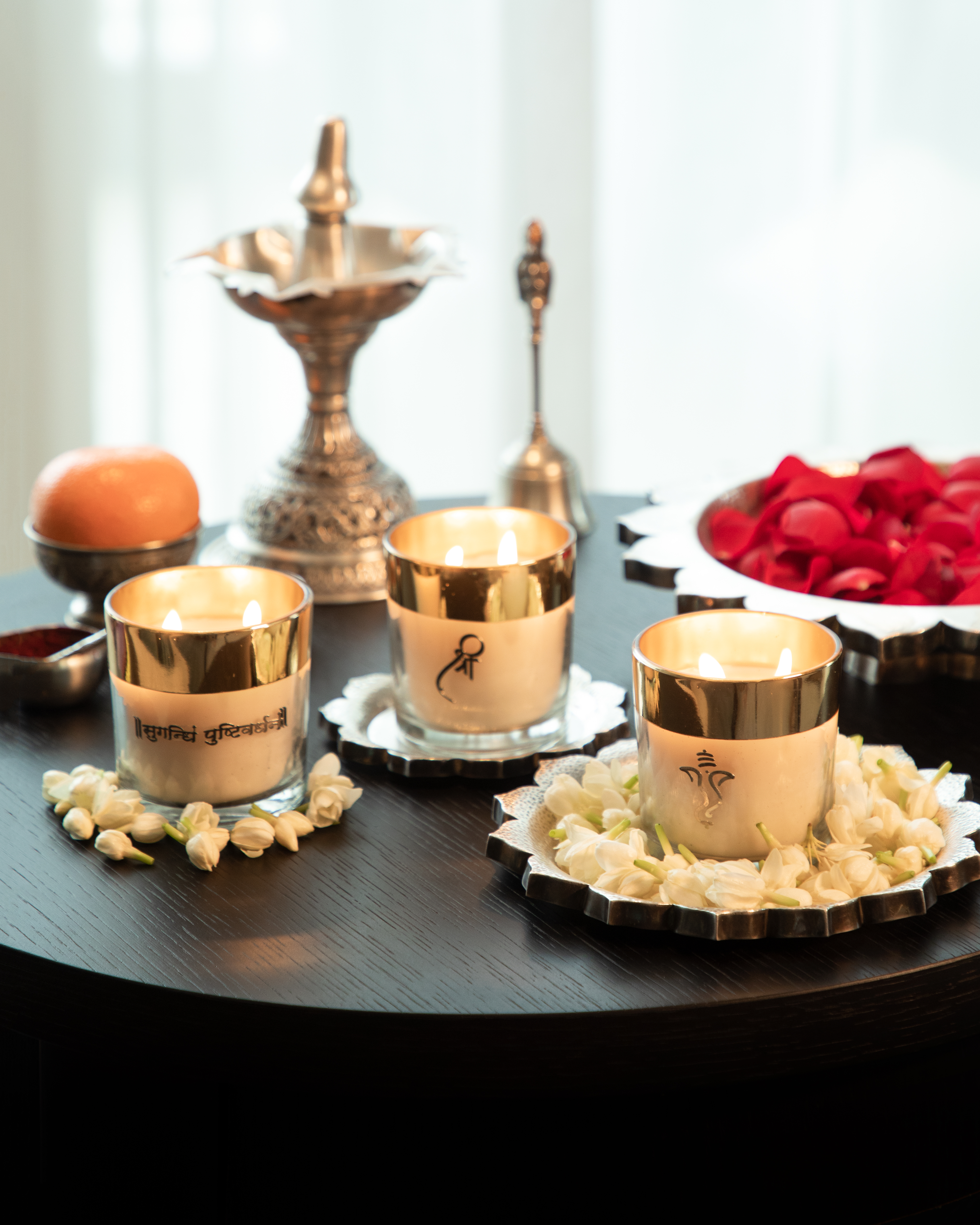 Enchante Divine Mantra Candle – Sugandhim Pushtivardhanam Edition