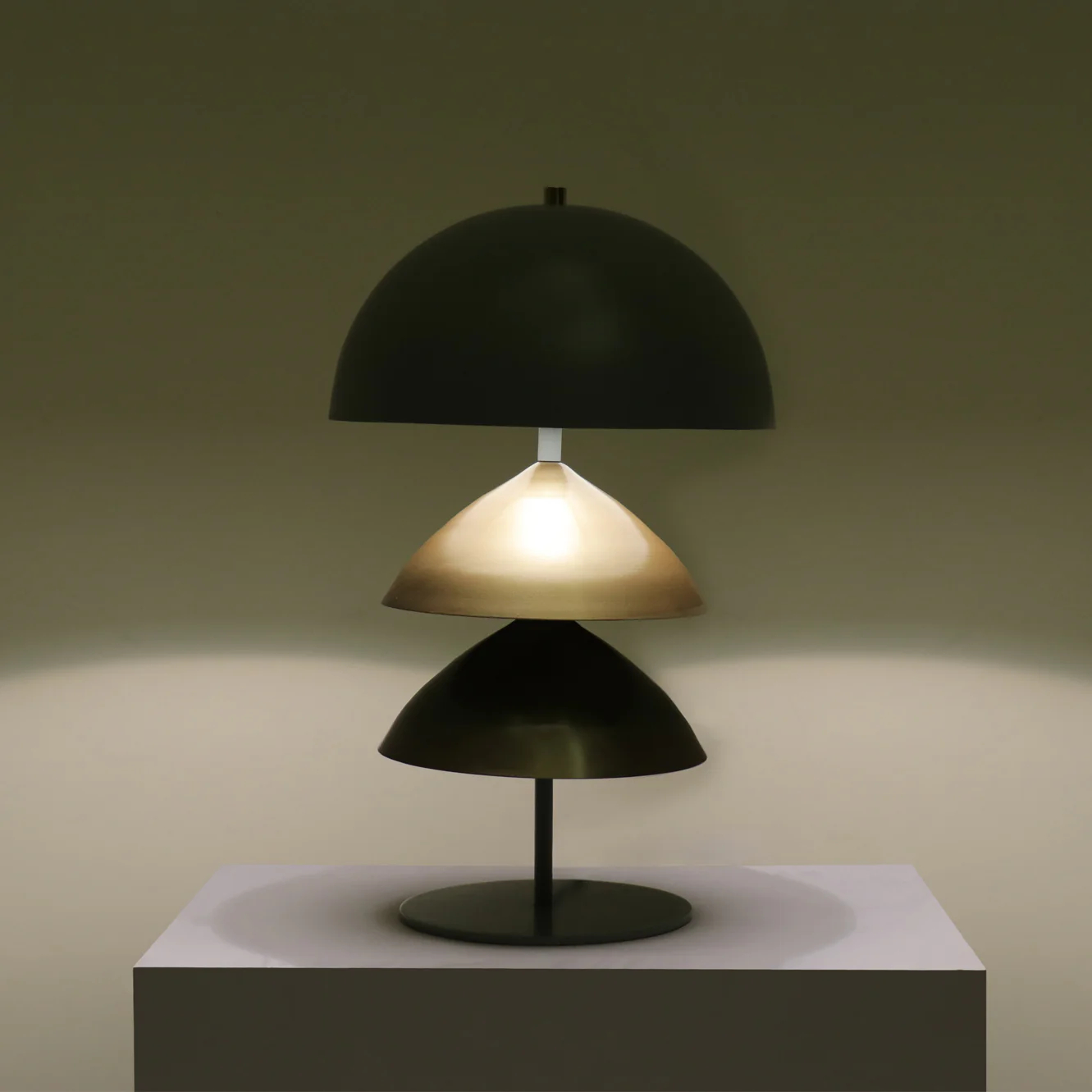 Klint Ray Table Lamp - Elegant Iron Base & Eclectic Design