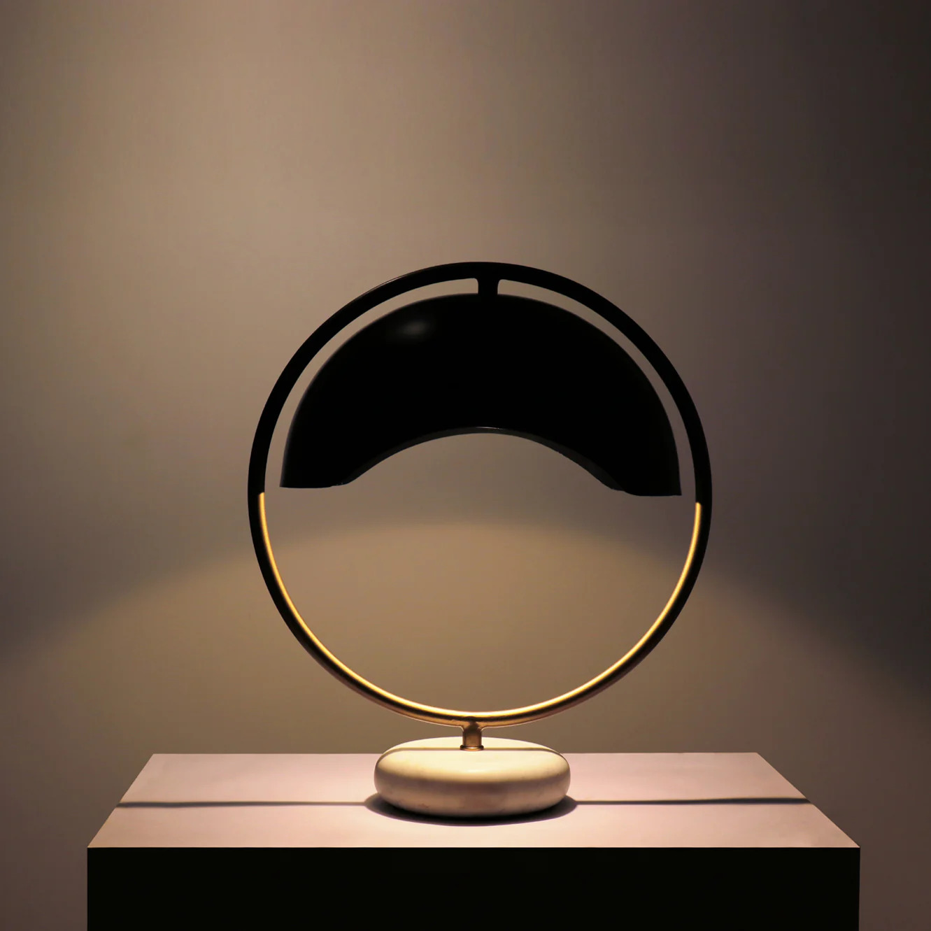 Nordique Desk Table Lamp - Elegant Iron Base & Eclectic Design