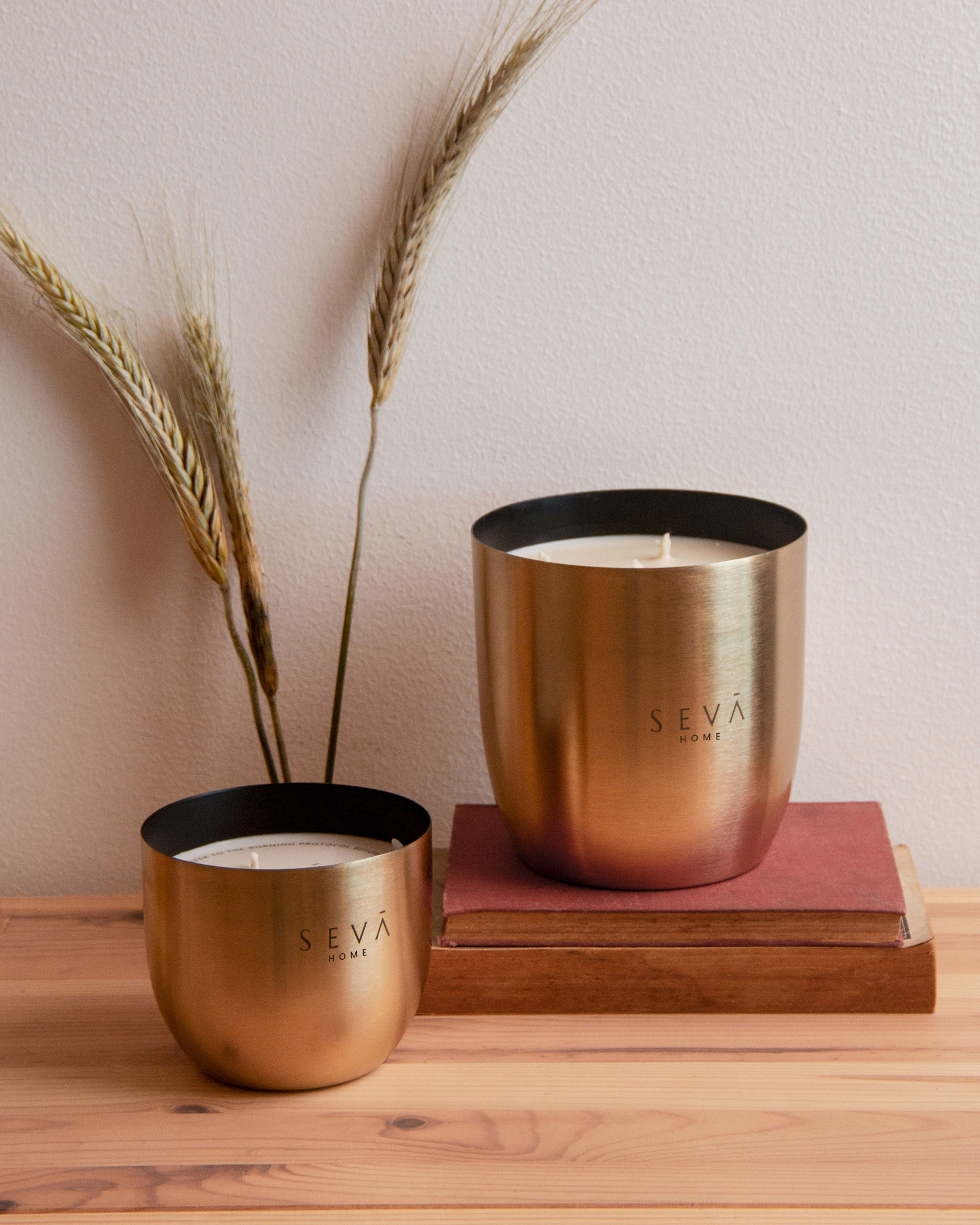 Heirloom Bloom Scented Candle – Large Gold Jar – 55-Hour Soy Wax Luxury Candle