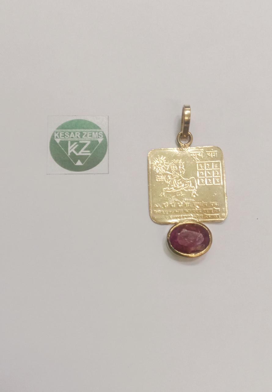 Shri Surya Yantra Pendant-Surya With Queen Colore Stone for Unisex.